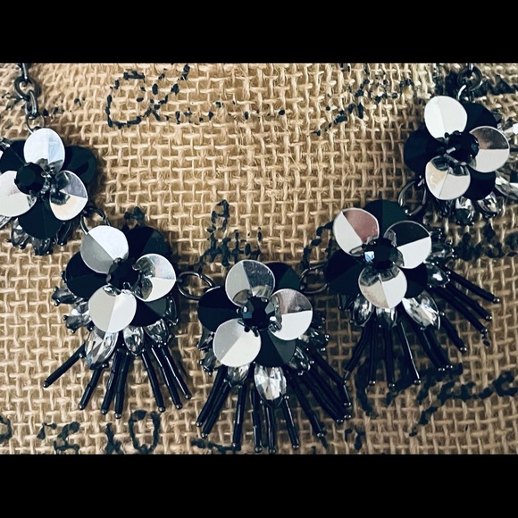 Jewelry - ⭕️Unique Statement Necklace w/Black Beads & Crystals